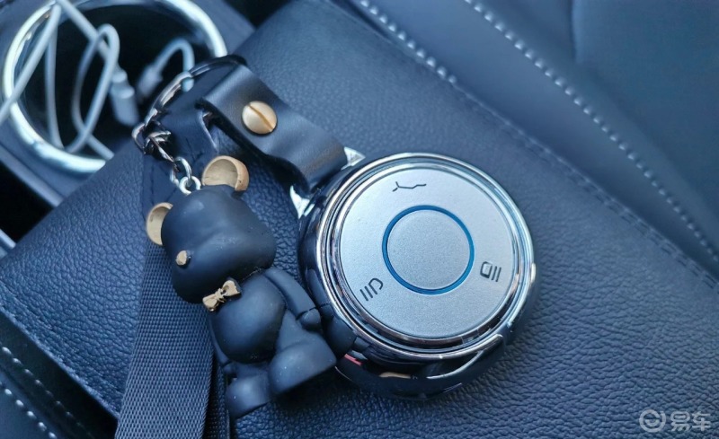 v标准续航301公里7421年11月992万多公里94哪吒v的车钥匙还是很