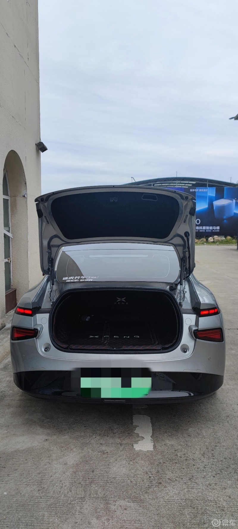 小鹏p7 后备箱没有开关