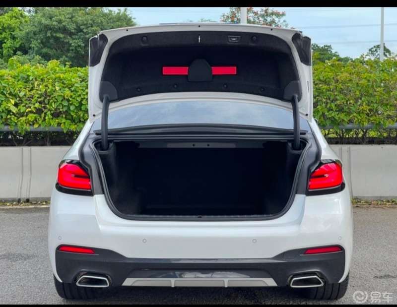 宝马5系530领先运动版白外内干邑色