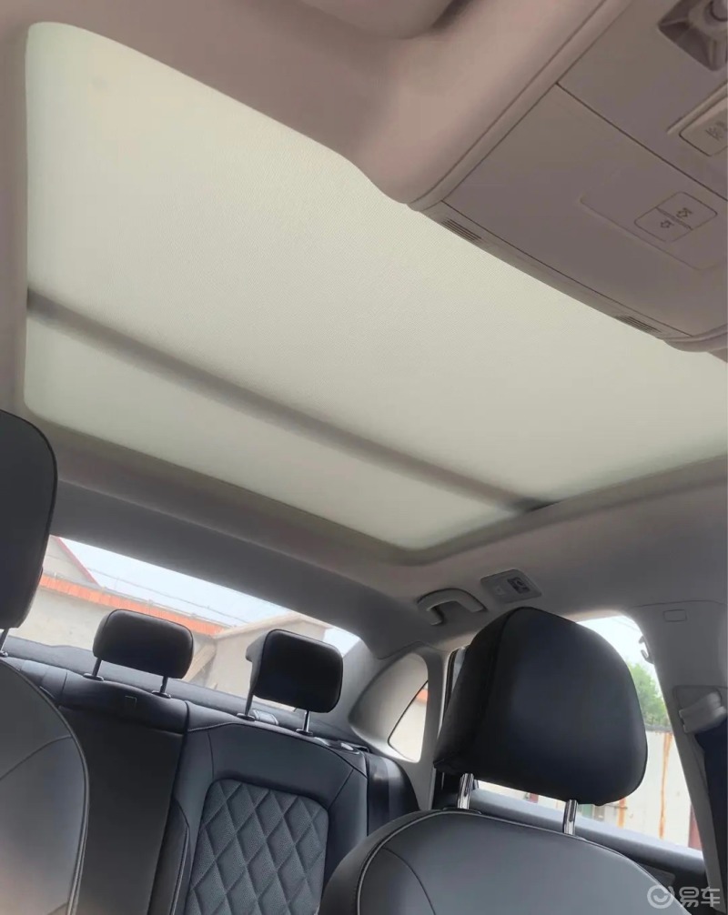 车友群一直在谈论大众速腾的天窗设计,其实以前的天窗很小,我也是很少
