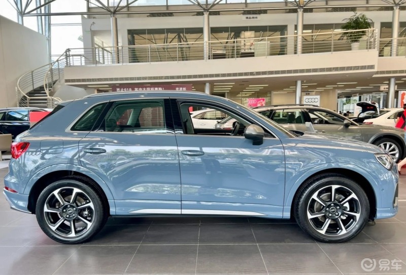 易探新车#90车型: 2022款奥迪q3 40tfsi rs 燃速版94颜色
