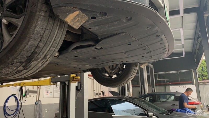 9999小鹏p7 底盘装甲9999