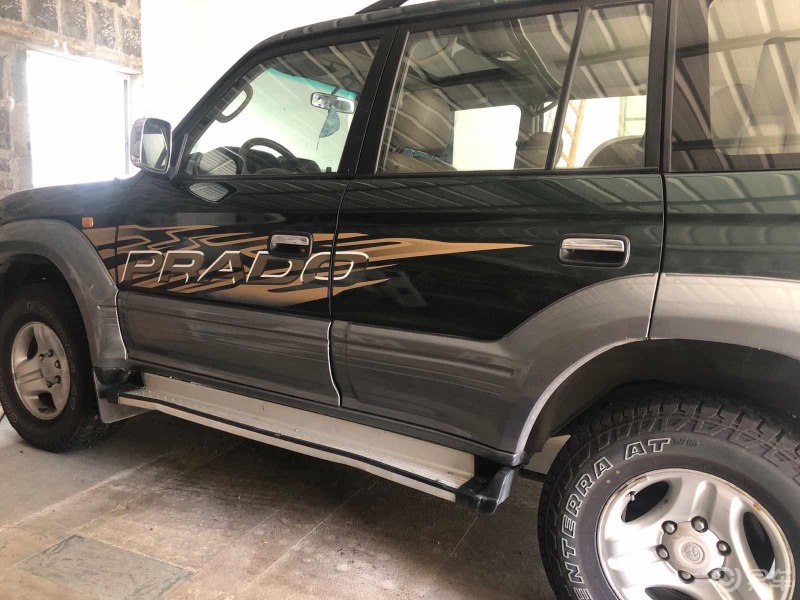 我拍的是丰田霸道3400,现在已经买不到了,02年的,越野车,越野性能还是