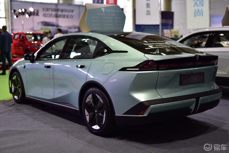 长安深蓝sl03的封闭式轮毂实在是个性十足!