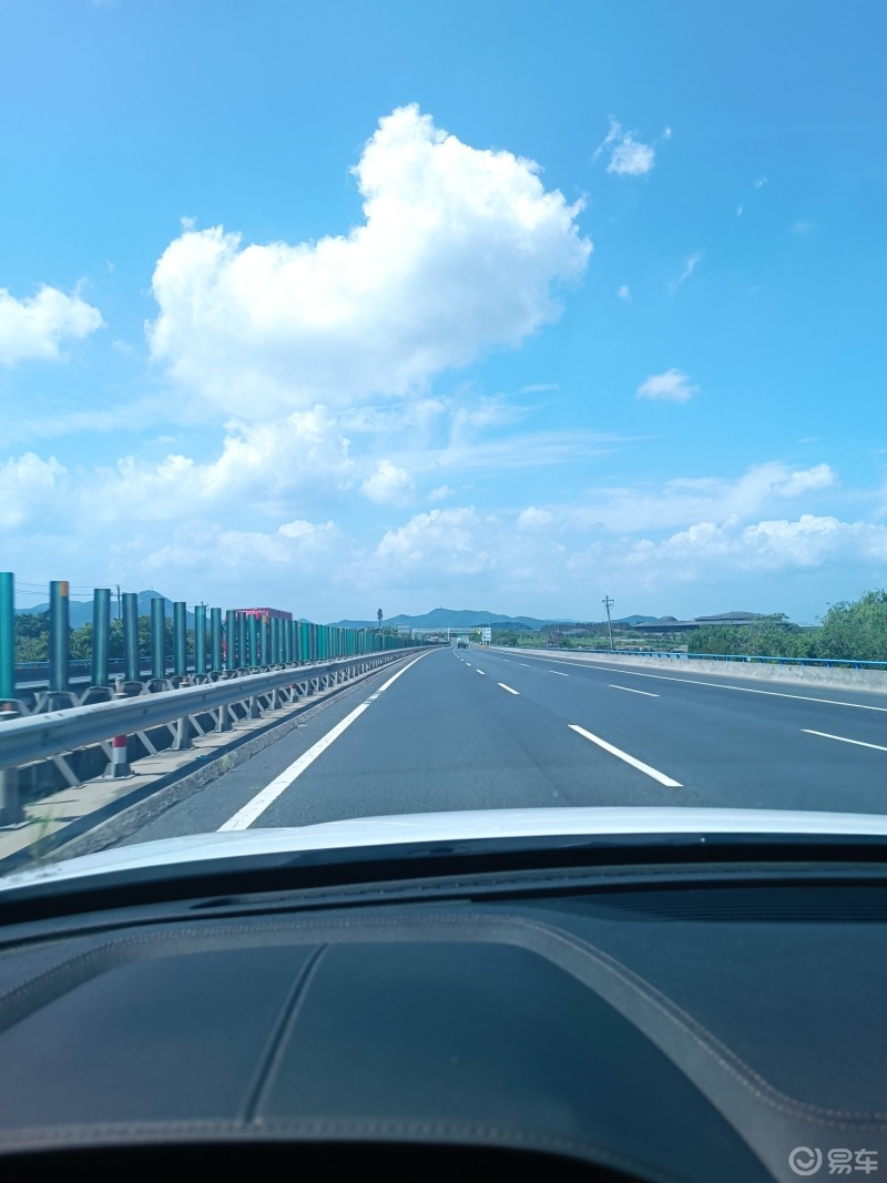 金风送爽的比亚迪#说起开车时碰到的陋习,那自然少不了"乱开远光灯".