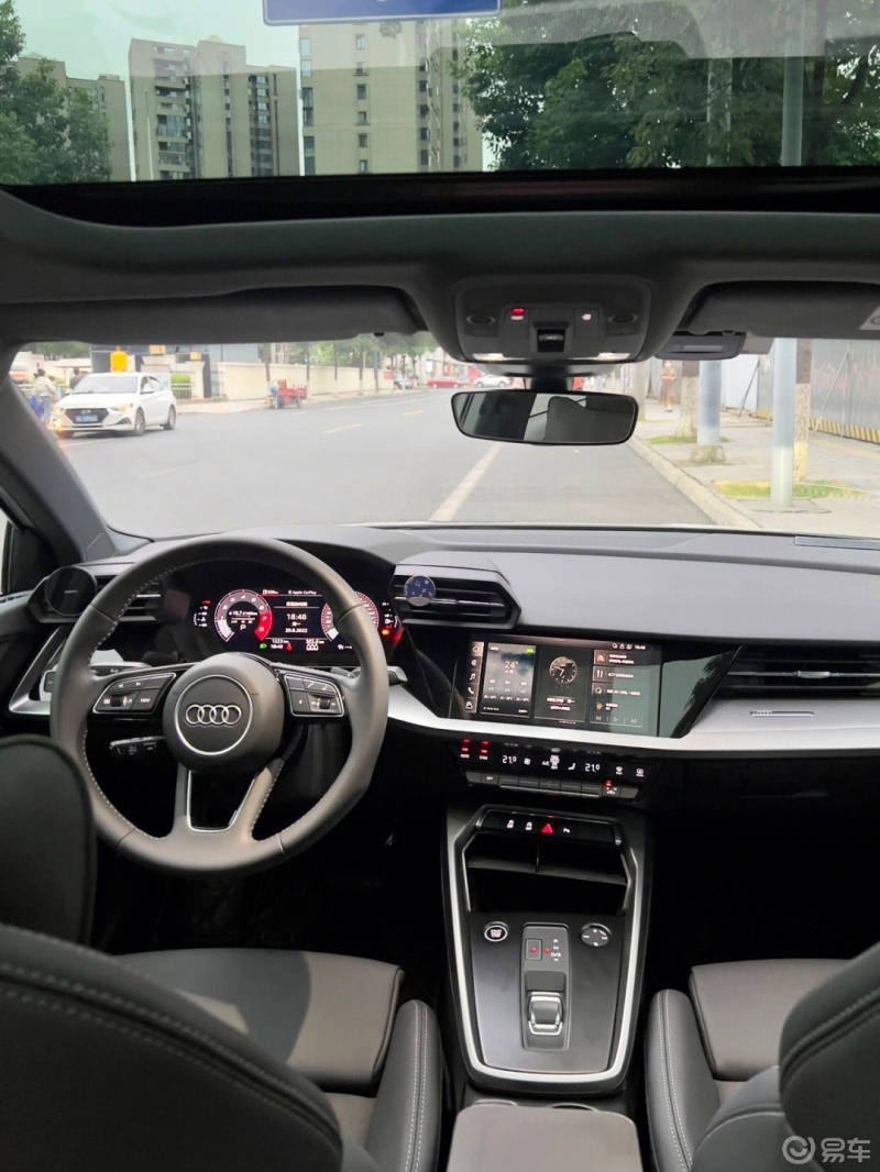 2022款奥迪a3l三厢中配内饰