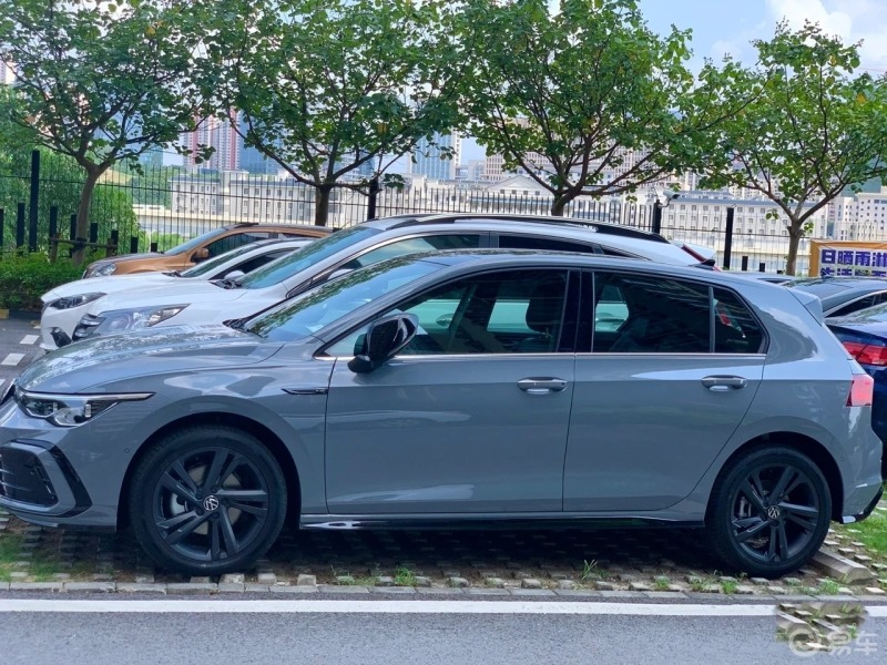 高尔夫8rline月岩灰 适合女生开的车车