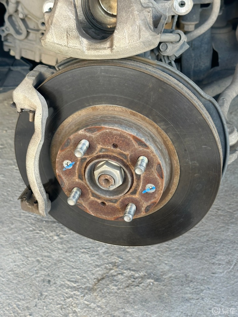 飞度15.3万公里终于更换刹车片!