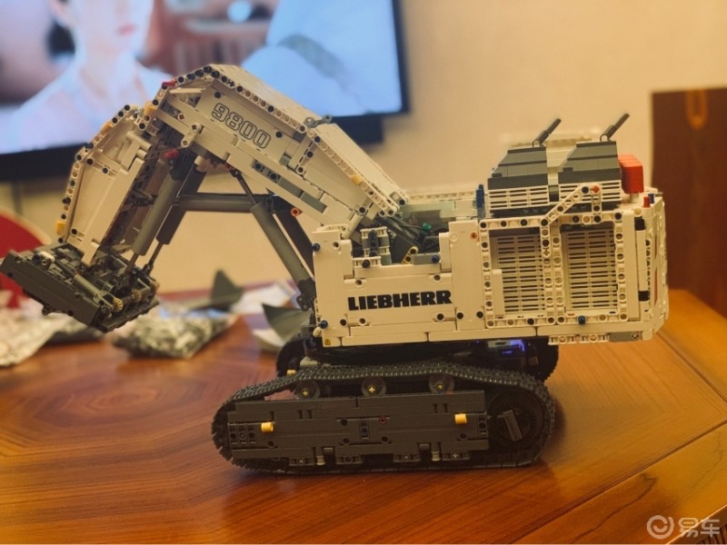 乐高利勃海尔挖掘机