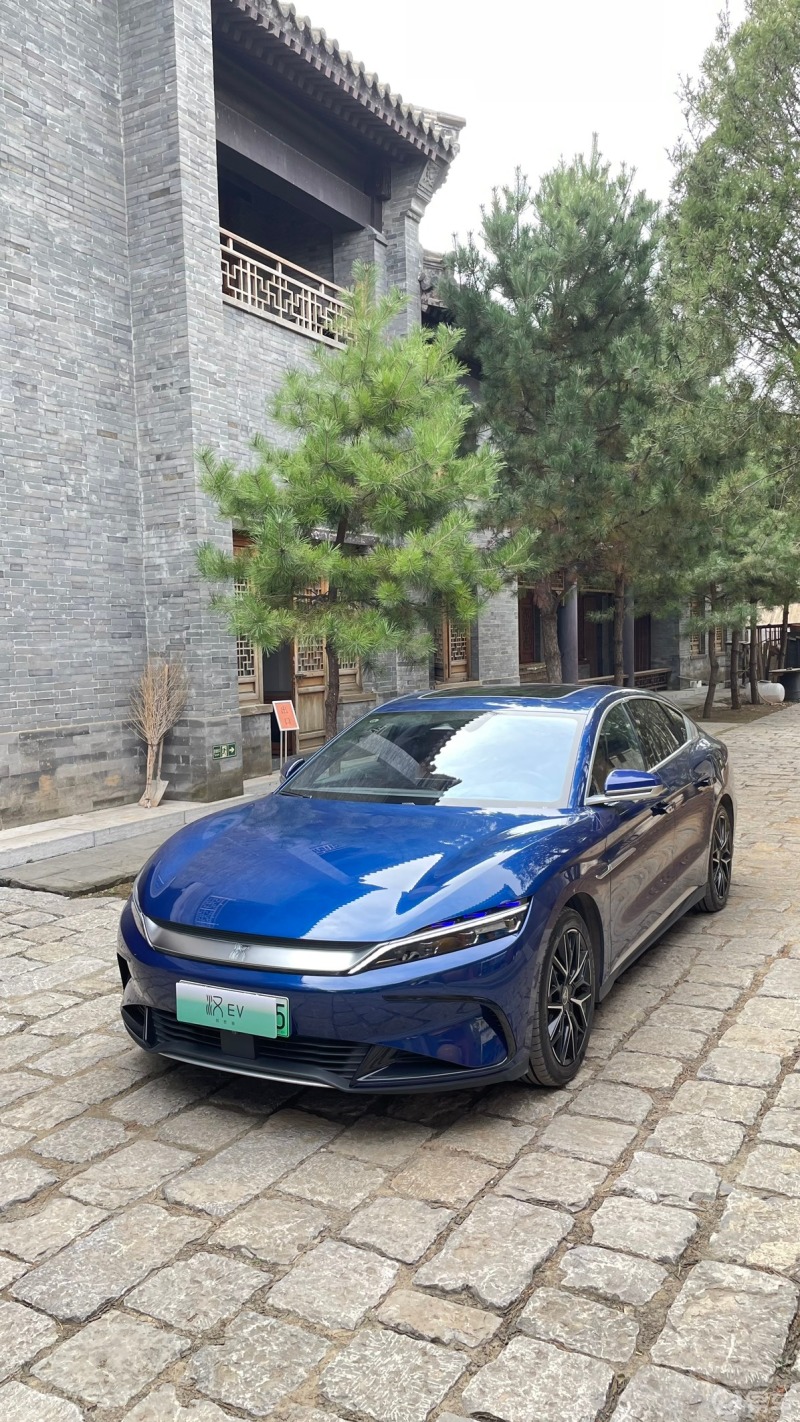 实拍比亚迪汉ev,比想象中还好看