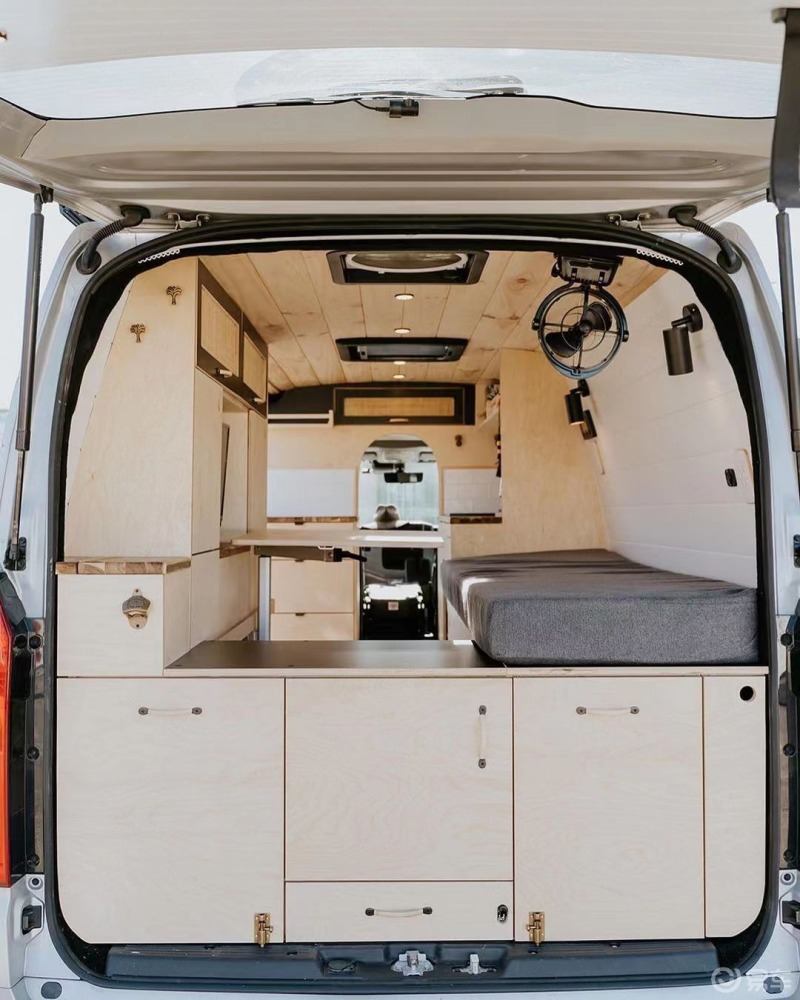 开上自己改装的房车过最向往的生活