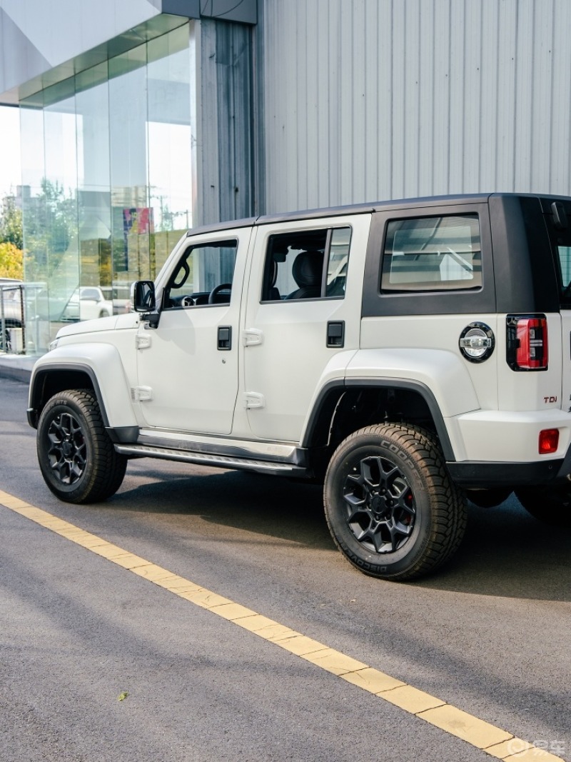 2023款bj40刀锋英雄版一箱油1000km