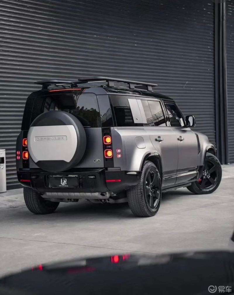 路虎卫士改色电光深空灰太稳了