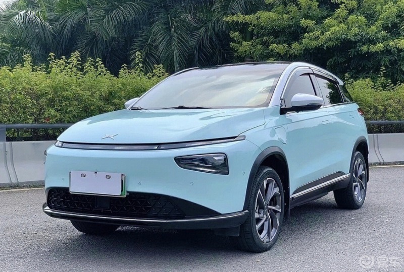 外观上采用了贯穿式的led灯带设计99999999_小鹏汽车g3社区