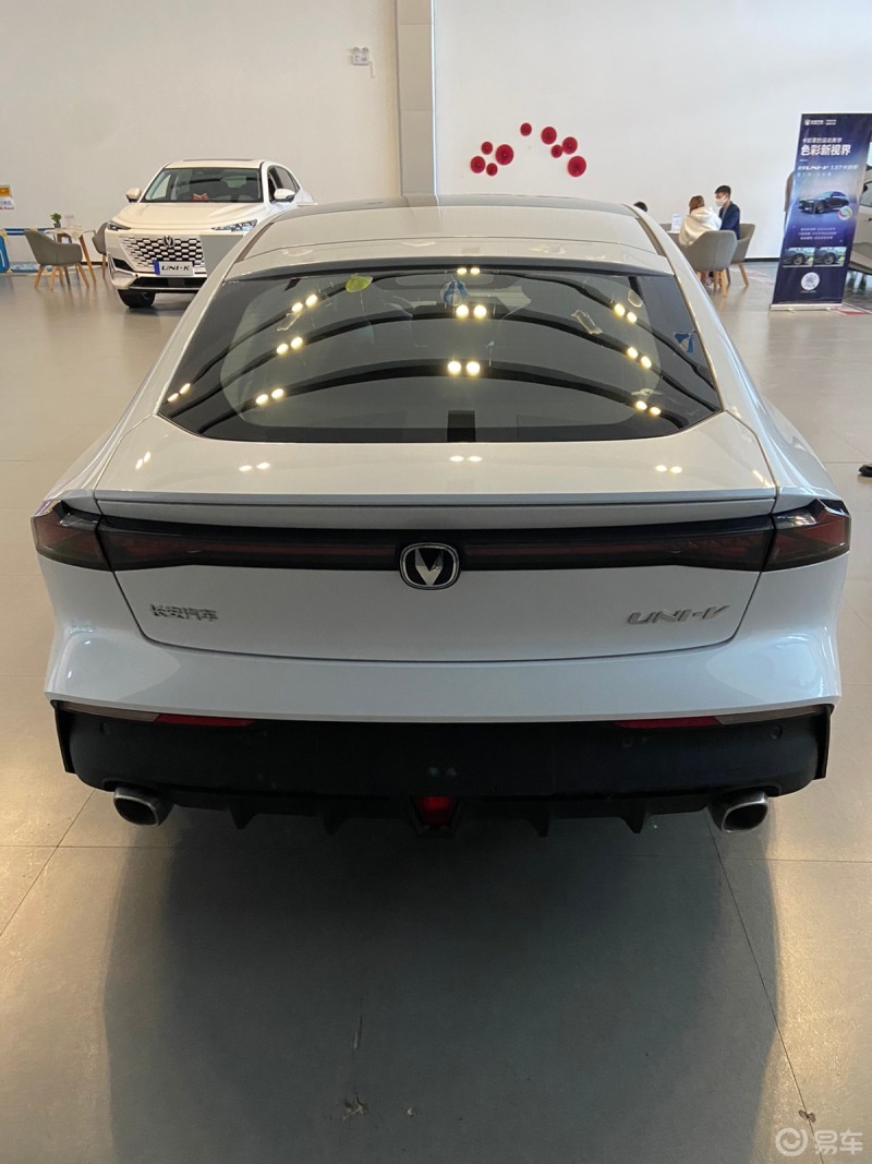 长安uni-v 2022款 1.5t 双离合尊贵型 邯郸落地12万多