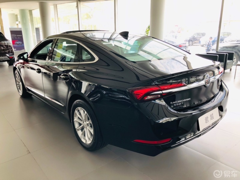 18万落地别克商务轿车君越552t豪华