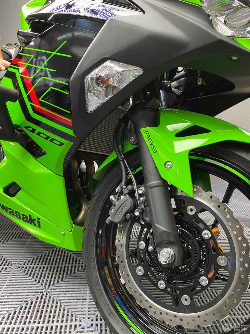 只等60多天,23款川崎ninja 400奇蹟般提到車