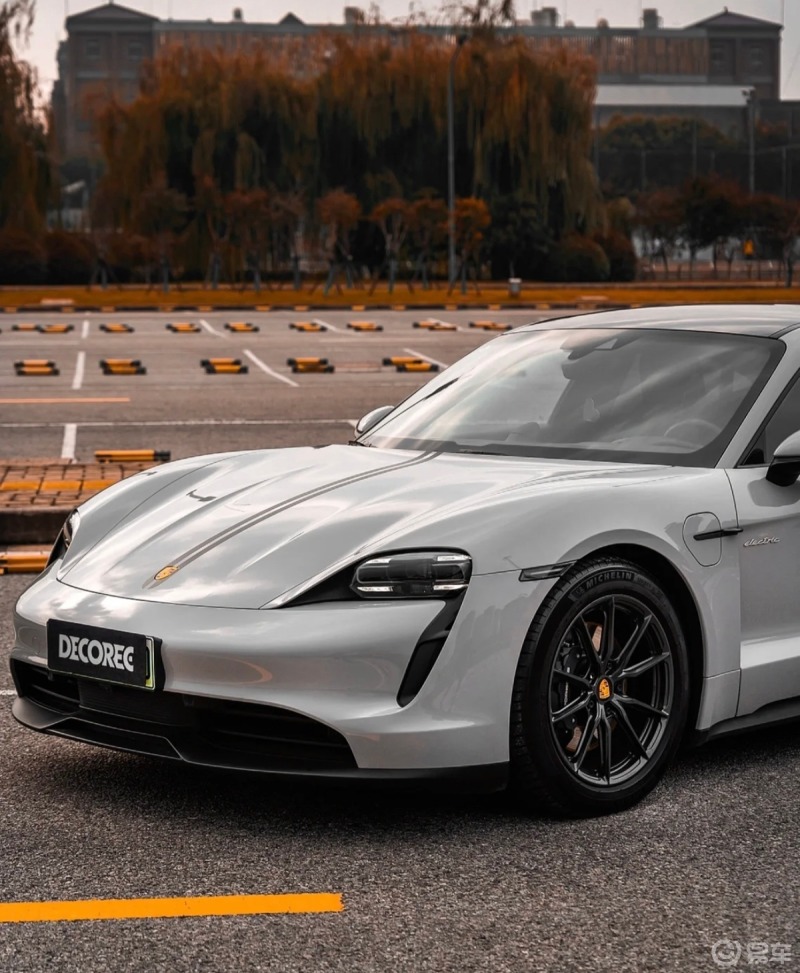 保时捷taycan凭亚灰华丽封神