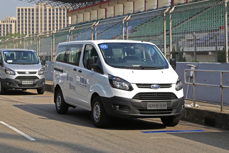 2022款江铃新全顺新外观