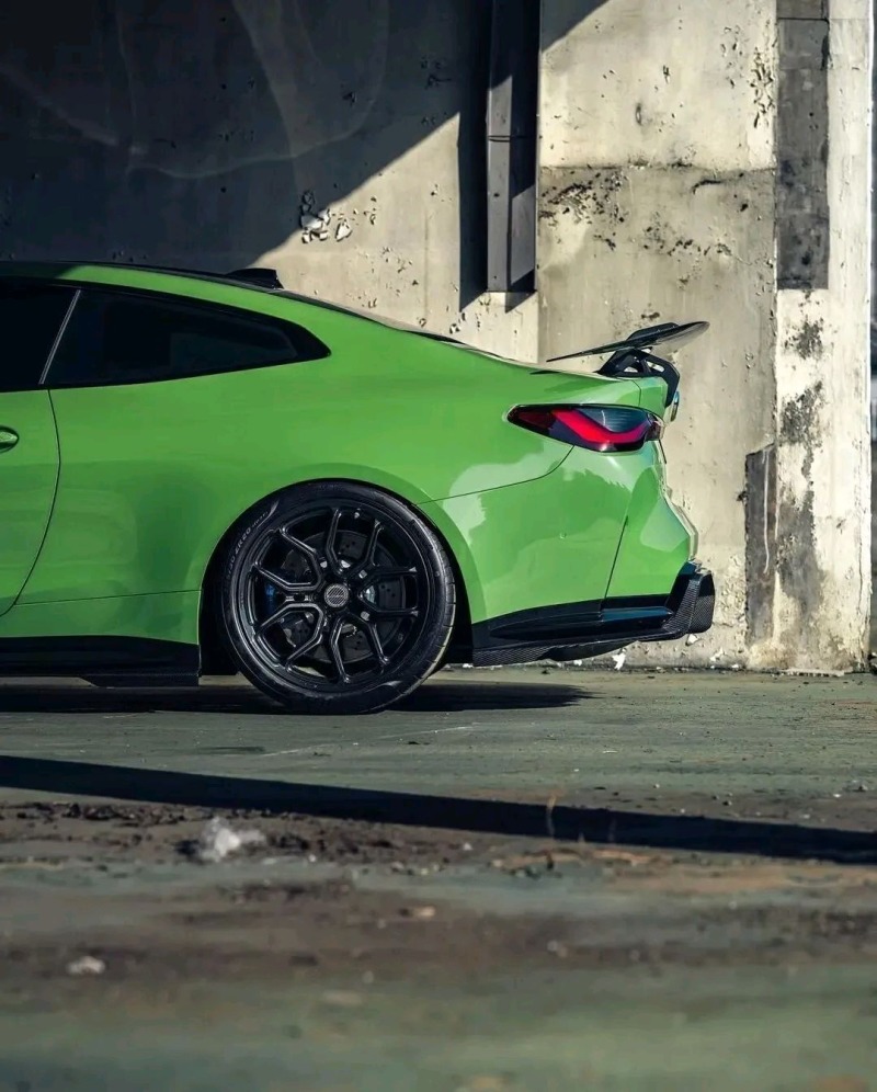 全新宝马m4来了,战斗风十足,大鼻孔造型