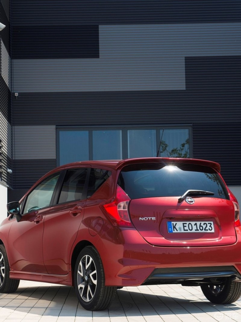 10款骊威劲锐版手动挡火花塞是什么材料的