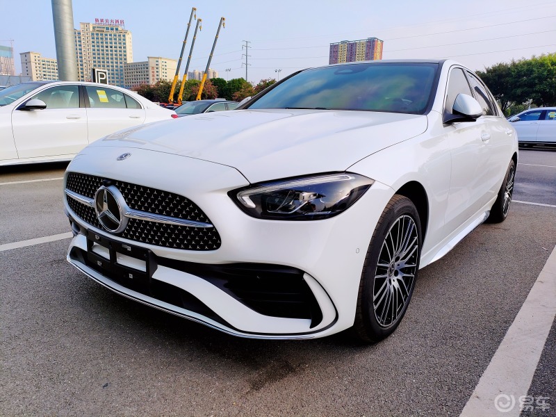 豪华品牌6215奔驰c260l运动版南宁落地34.6万