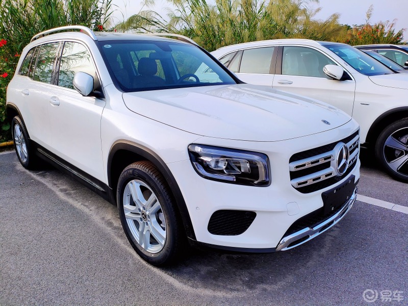 高端品牌6215奔驰glb200动感型落地26.8万元