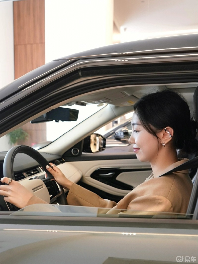 女生开路虎极光真的酷!|深圳看车记07