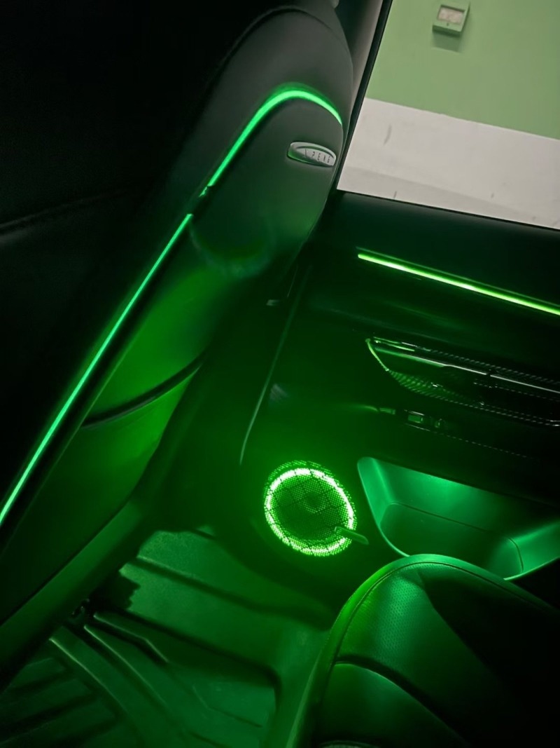 小鹏p7 一眼惊叹的氛围灯