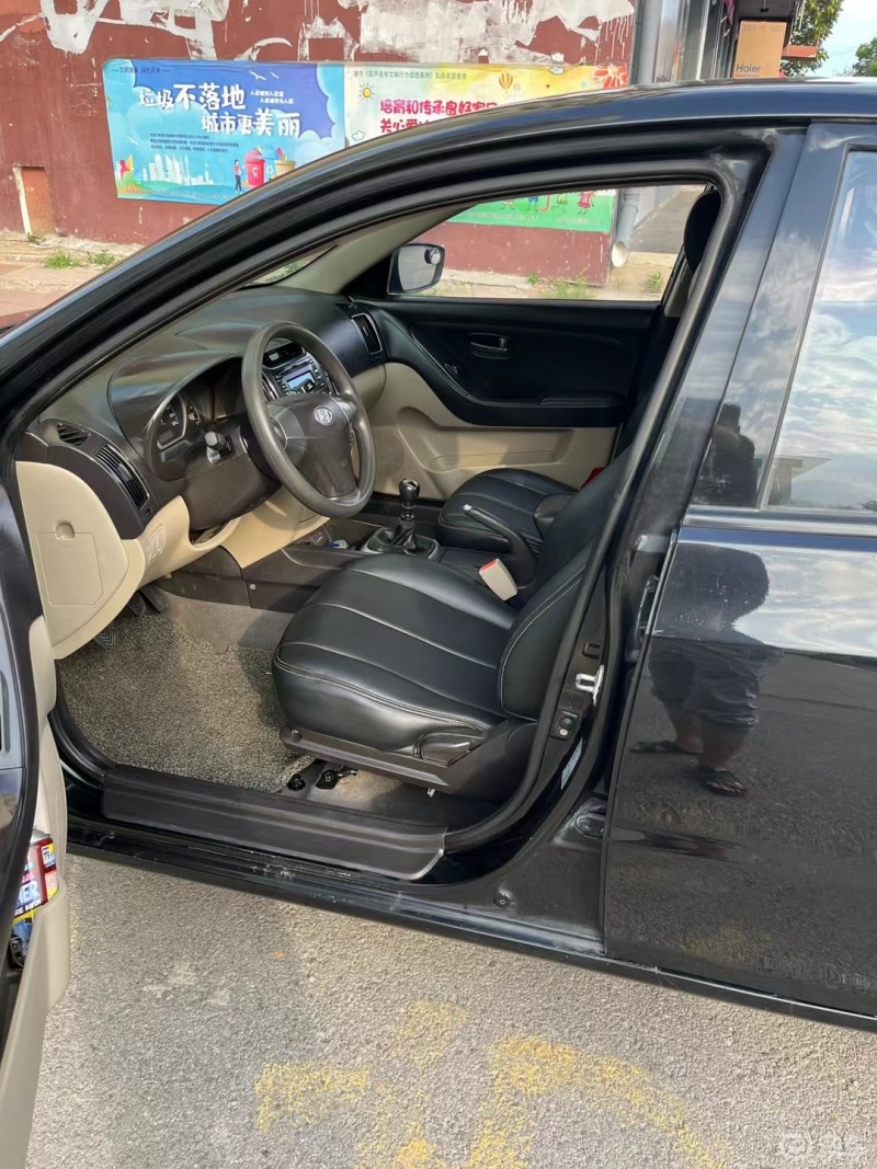 2013款手动挡现代悦动出售,售价270