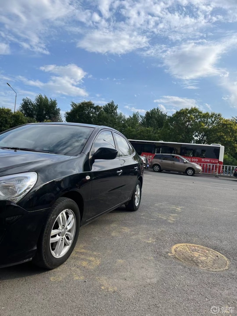 2013款手动挡现代悦动出售,售价270