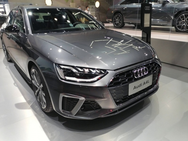 22款奥迪a4l豪华致雅型