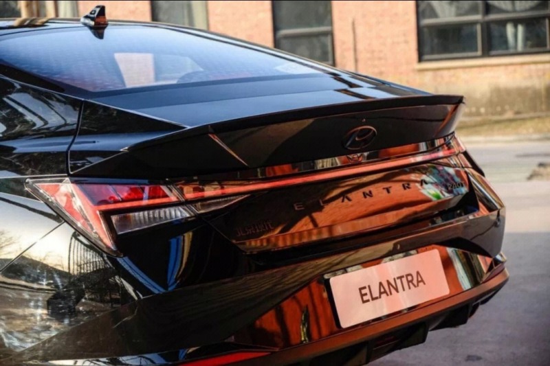 现代伊兰特2022款黑骑士