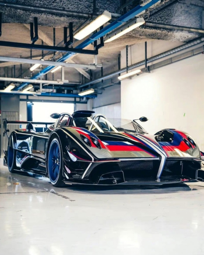 帕加尼zonda r evo v12