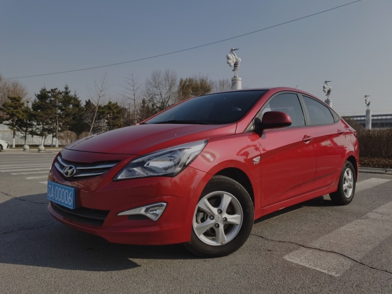 2015年上牌现代瑞纳自动挡