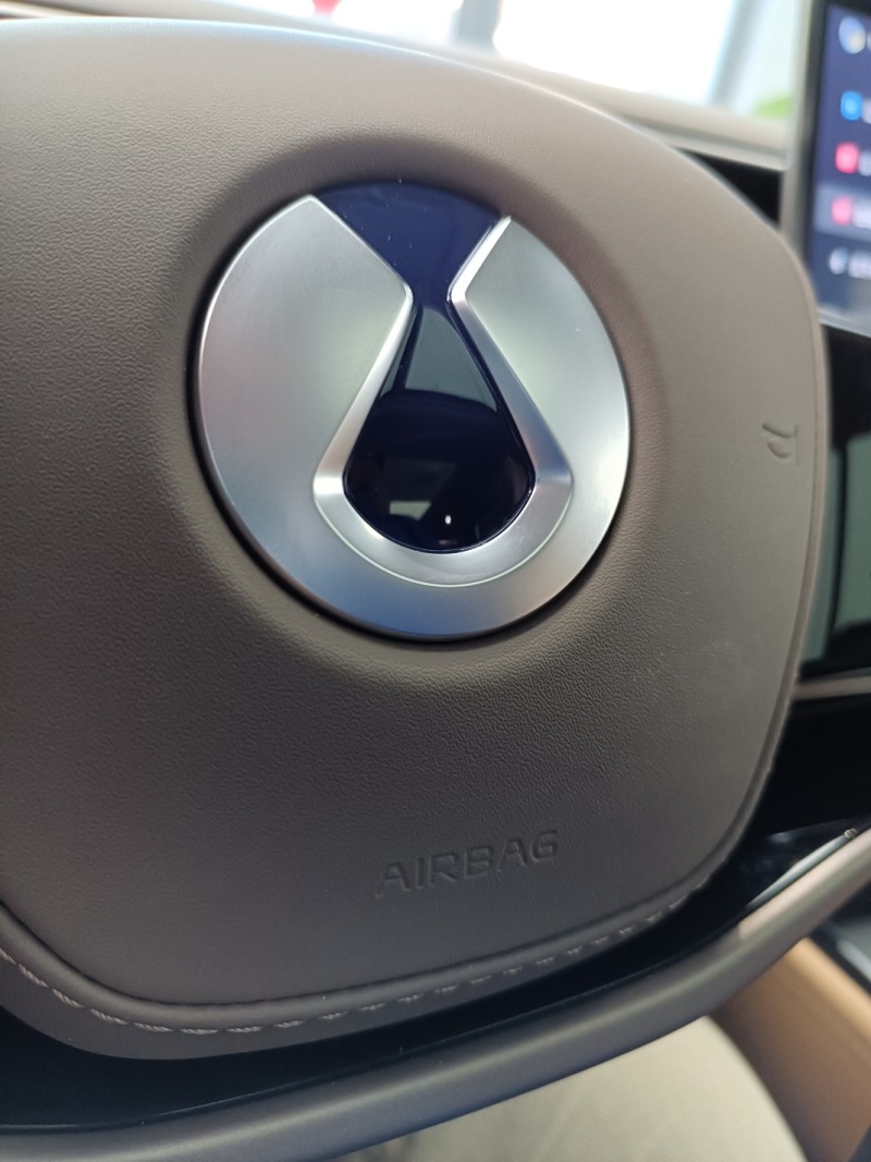 腾势d9的充电口