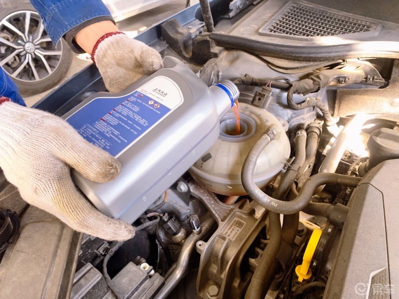 小蓝日常用车之添加防冻液04