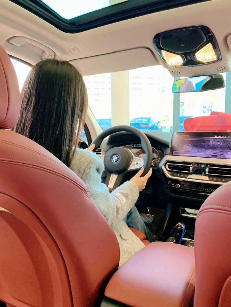 女生电车首选宝马ix307&nbsp;帅爆了99