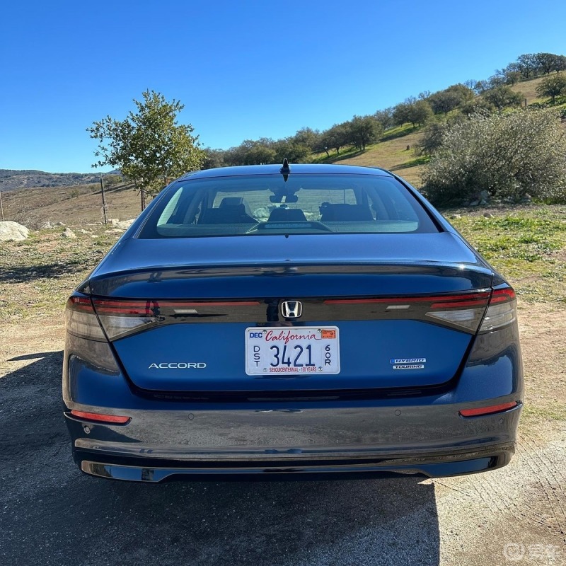 11代全新雅阁的外形看着说不出来的感觉