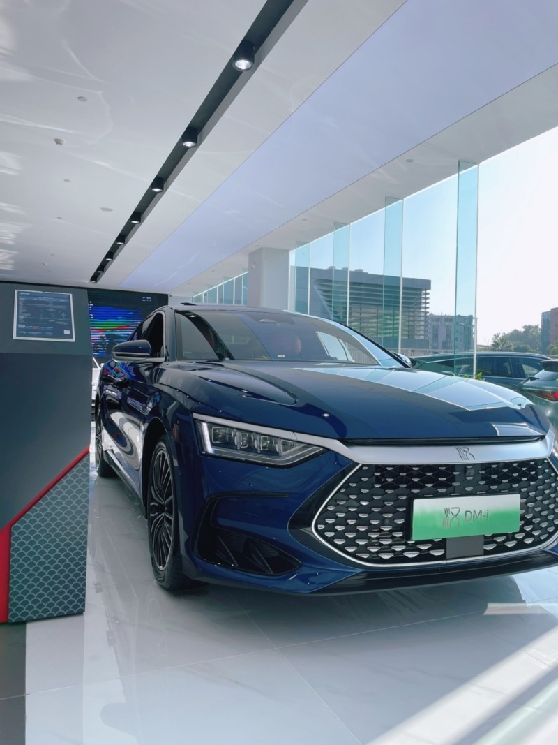 比亚迪汉dmi极光蓝真的很好看
