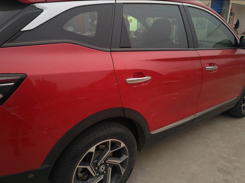 这个红色的车漆是什么车漆,喷漆以后会有色