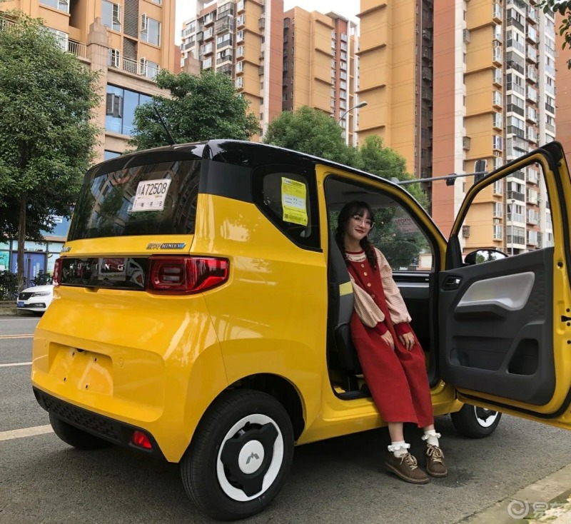 五菱宏光miniev柠檬黄
