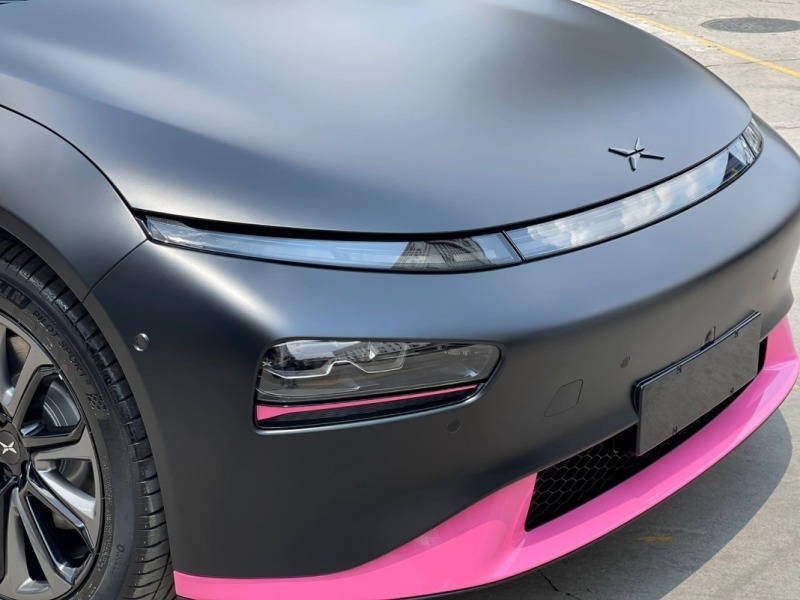 小鹏p7改色哑面绸缎黑