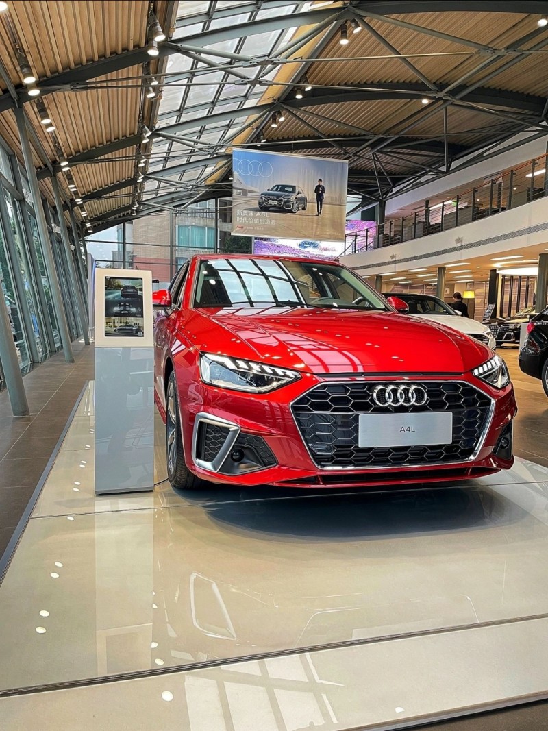 都市精英女神绕不开的斗牛士红奥迪a4l