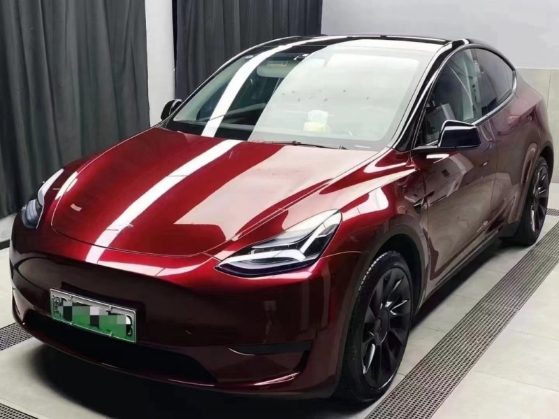 特斯拉model y改色白金液态龙血红