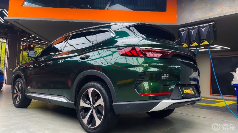 比亚迪宋plus新能源改色千山翠