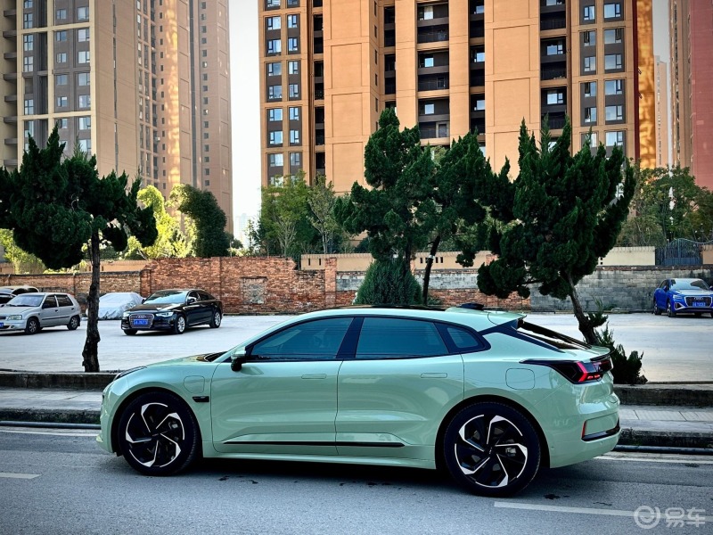 极氪001梦幻灰魅绿全车改色贴膜