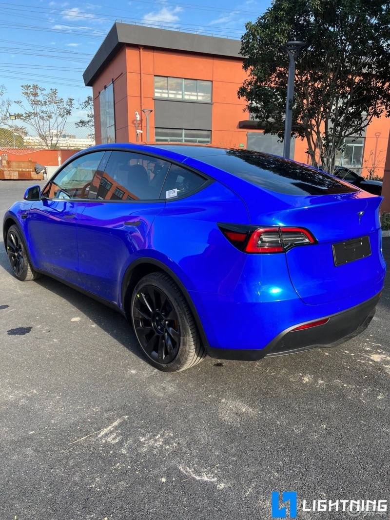 特斯拉modely改色梦幻红海蓝