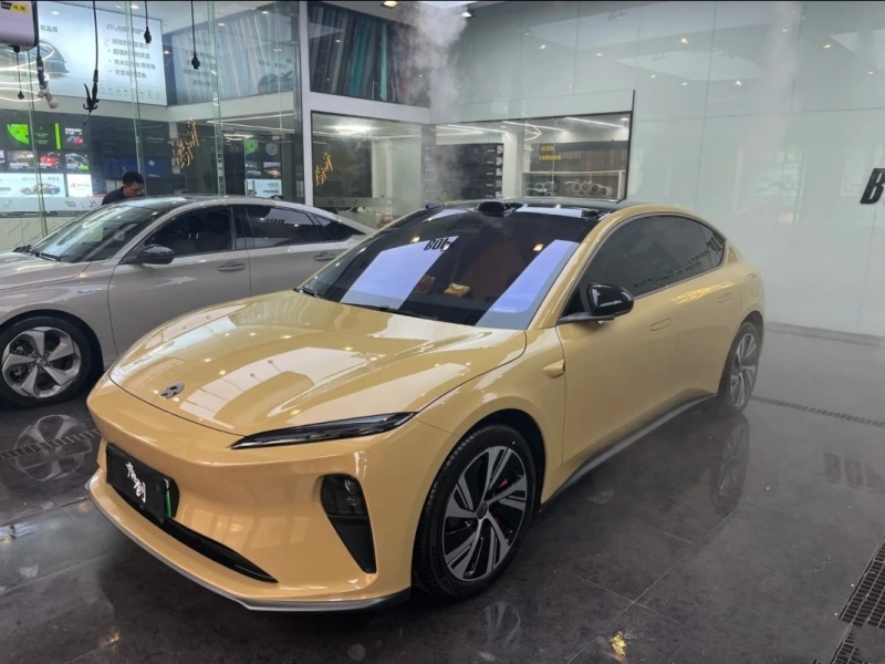 蔚来et5 沙漠黄