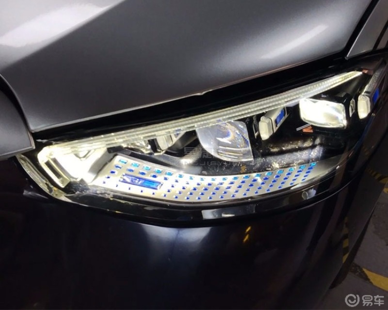 奔s400升级流星雨大灯原厂裸眼迈巴赫